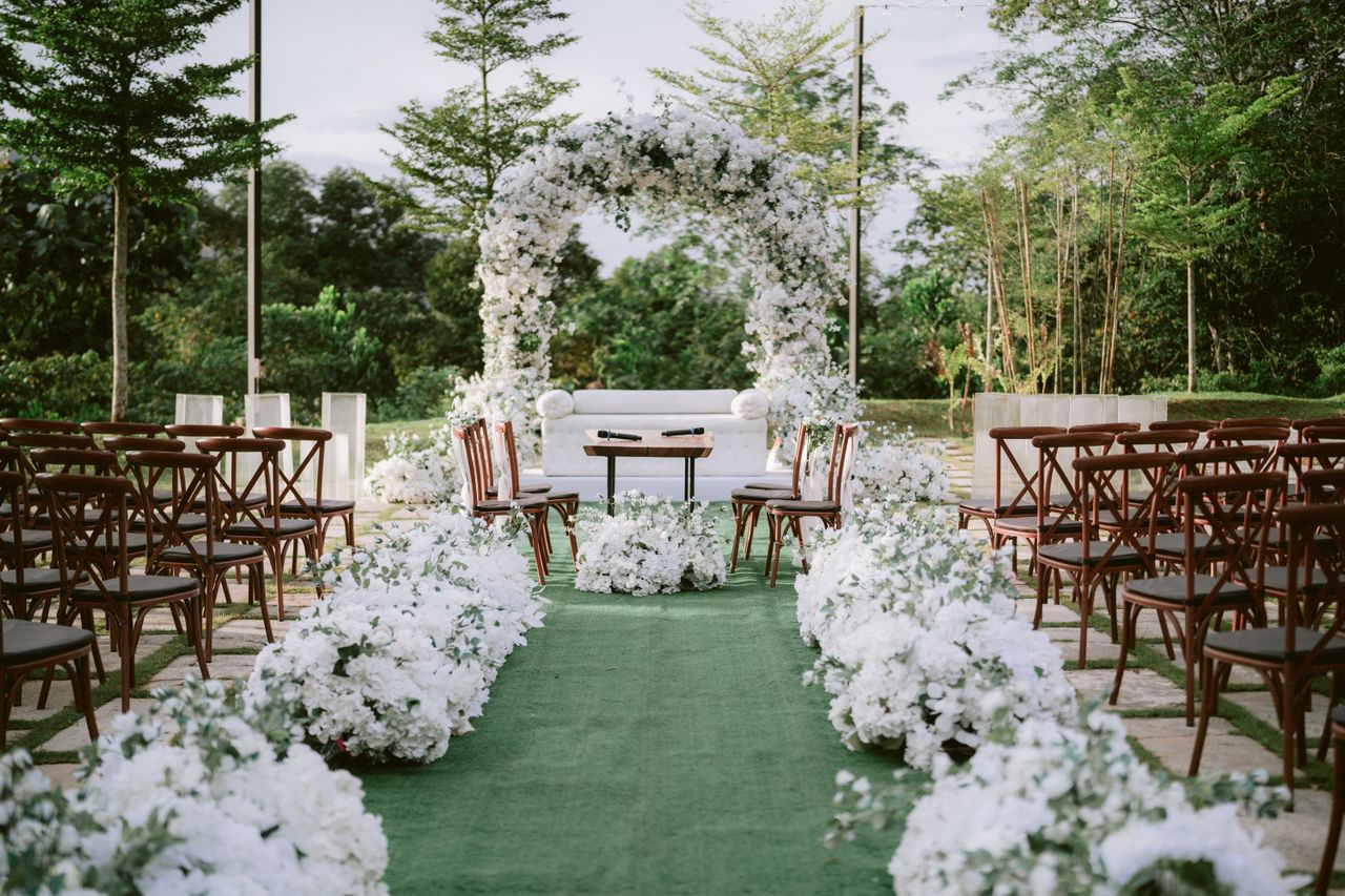 What Is the Best Way to Create a Simple Ceremony Area?